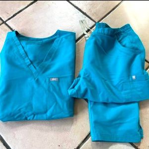 Figs scrubs XL
